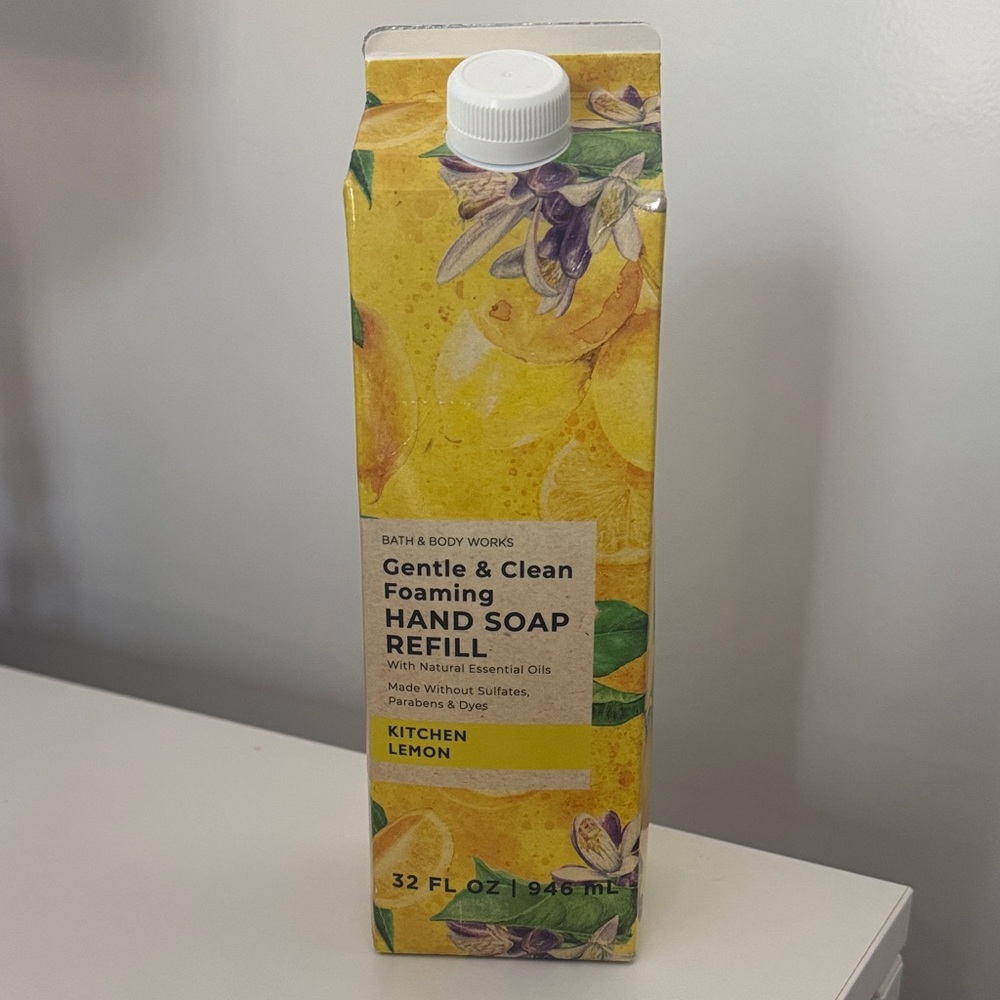 Bath & Body Works Gentle & Clean Foaming Hand Soap Refill KITCHEN LEMON